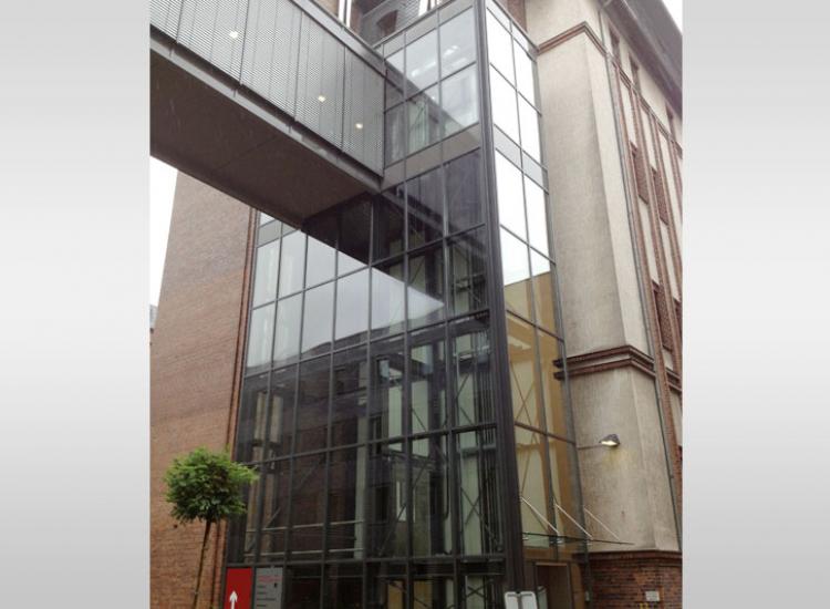 Isolierglas in Pfosten-Riegel-Fassade in Berlin von GLASAKTIV.