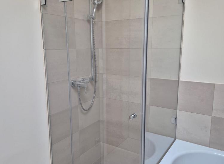  Ganzglasduschabtrennungen, Walk-In-Duschwände und Badspiegel in Berlin Pankow von MEINE GLAS DUSCHE