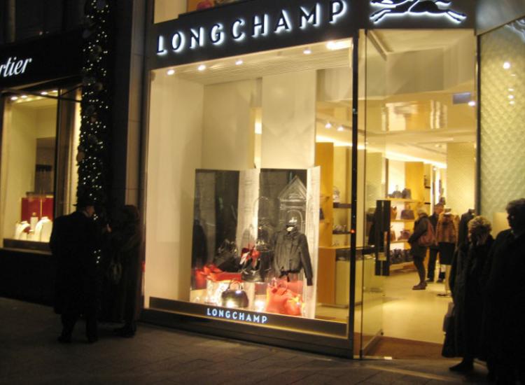 Referenzen – Ganzglasgeländer, Glasduschen, Glastrennwände, Shopfronten, Fassaden- und Dachverglasungen, Punktverglasungen und Planungsleistungen von GLASAKTIV